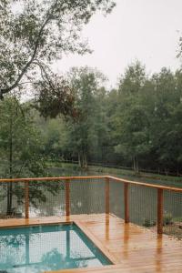 Casa Slow avec sa piscine chauffée au bord du lac