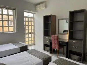 New Aurora Room 2, Sunny Balcony Room, Shared Bath - Tal-Franċiż