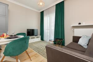 Wola Beautiful Pet-Friendly Apartment by Renters