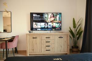 Luxe Yas Studio - Chic Boutique Retreat