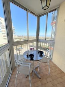 Appartements Confortable Studio cabine - acces plage- vue mer 4TVP38 : photos des chambres