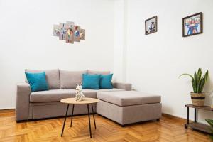 Athens Acropolis Nest