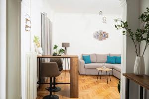 Athens Acropolis Nest