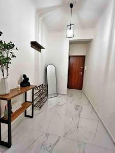 Athens Acropolis Nest