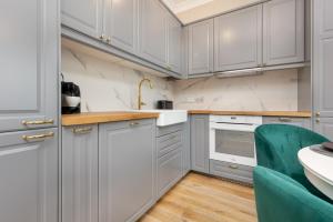 Wola Beautiful Pet-Friendly Apartment by Renters