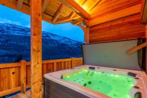 Chalets Chalet savoyard d'exception avec piscine chauffee : photos des chambres