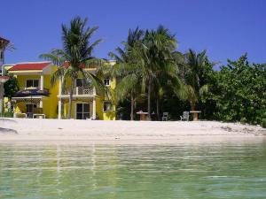 Marysol beachfront next to nomads d7