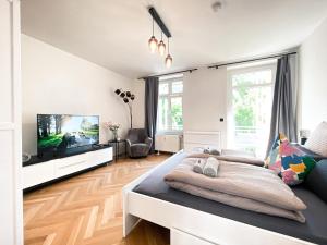 Zentrale Ferienwohnung mit Parkplatz, 2 Schlafzimmern, Küche, Waschmaschine & Balkon