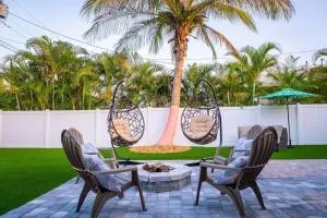 Steps to Beach! Putting Green, Game Room! - South Cocoa Beach