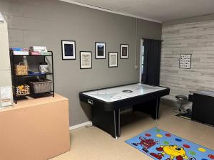 Steps to Beach! Putting Green, Game Room!