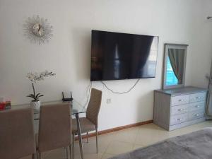 Diamond 2 Tower Marina Apartment