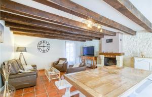 Maisons de vacances Amazing Home In Salvagnac Cajarc With Outdoor Swimming Pool, Wifi And 4 Bedrooms : photos des chambres