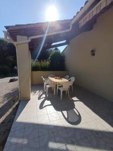 Maisons de vacances Gite les vignes avec piscine proche du Ventoux : photos des chambres