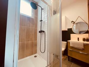 Appartements Essence de Vie : baignoire balneo : photos des chambres