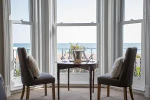 Seaways Apartment - Goring by Sea