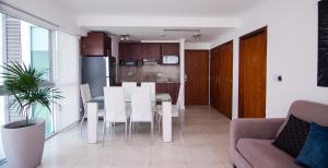 Suite 206, Riverfront, vista al río, Puerto Santa Ana, Guayaquil