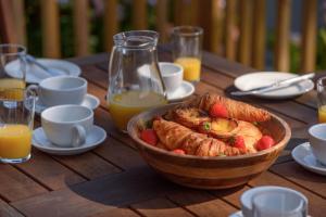 Trewhiddle Retreat V7 by Together Travel - Luxury 3-Bedroom Villa