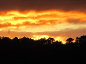 Chez "hygge en périgord", gîtes climatisés à la campagne avec piscine chauffée privatisée et balnéo en option ou déjà incluse- 1 gîte de 2 personnes, 1 jusquà 6 personnes et 1 jusquà 12 personnes