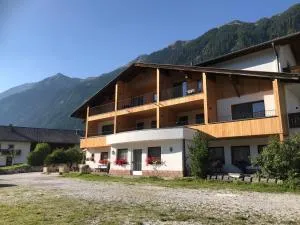 Alpenspitz Appartements - Garni - B&B - Риданна