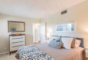 La Puerta Beautiful Bayfront Condo