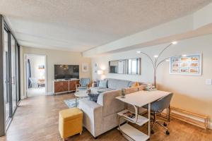 La Puerta Beautiful Bayfront Condo