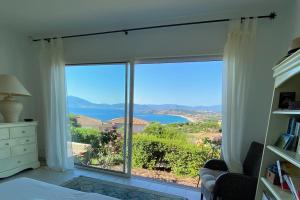 Villas VILLA A SCOPA 14 VUE PANORAMIQUE MER * : photos des chambres