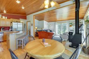 Pet-Friendly Richville Vacation Rental with Dock!