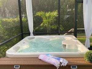 Cozy Coastal Cottage at Naples Bay, Pickleball, Botanical Garden