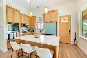 Modern, Riverfront Family House with Balcony and Grill