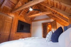 The Ridge: A Modern Cabin