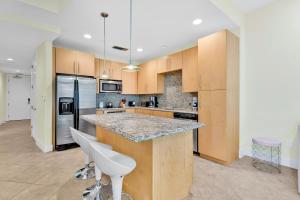 Sapphire Condominiums #806