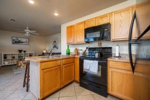 Ember’s View, Spa City Jewel- Lovely Lake Condo