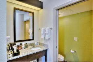 Standard Double Room with Two Double Beds - Non-Smoking room in Quality Hotel and Conference Center