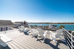 Why Knot Getaway…Rooftop with WaterView! Unit F