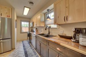 Less Than 1 Mi to Dtwn Home with Deck in Clarkdale!