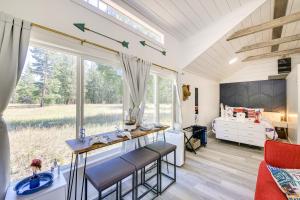 Eureka Vacation Rental: Steps to Creek & Fishing!