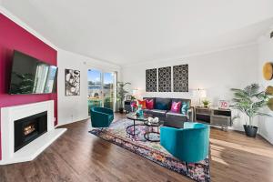 Beverly Hills Chic 2 bed 2bath with Patio and Parking 309 - Aparthotels, Los Angeles