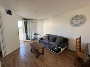 Villas Bas de villa Climatise et wifi 2 chambre pour 4 personnes et petite vue mer : photos des chambres