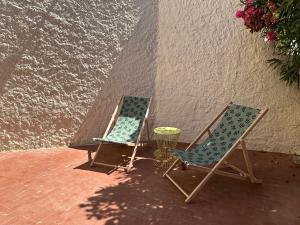 Bas de villa Climatisé et wifi 2 chambre pour 4 personnes et petite vue mer