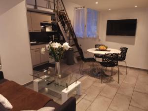 Duplex 3 pièces 4 couchages au Suquet à 2 mn à pied du port de Cannes, du centre, de la mer et du palais des festival