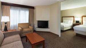 Standard Suite with Two Double Beds and Sofa Bed room in DoubleTree Suites by Hilton Cincinnati – Blue Ash