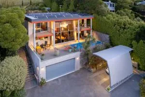 The Bolthole - Charteris Bay Holiday Home -  Lyttelton