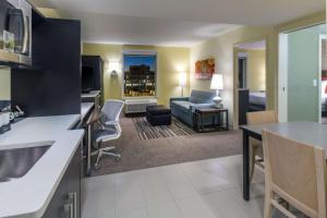 One-Bedroom Queen Suite - Non-Smoking room in Home2 Suites Kansas City Downtown