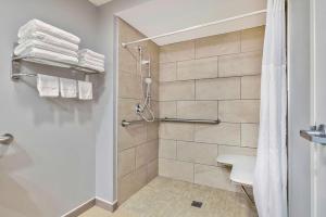 Queen Room with Two Queen Beds - Disability Access - Roll In Shower room in Howard Johnson by Wyndham Bethel
