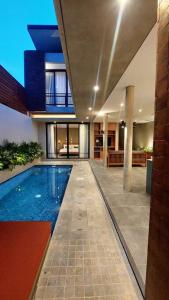 Villa Akhila 2 - 2 BR modern tropical villa at the heart of Seminyak