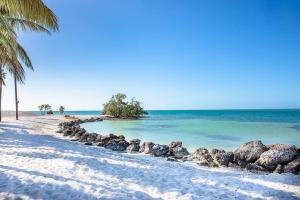 4BR Sombrero Beach House on Canal w Dock & Pool