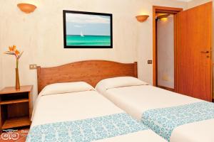 Fantastico Baia de Bahas Residence Sea View two Bedroom sleeps six num0894