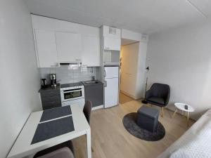 Best location studio in town right next to the train station and free parking Kotimaailma Apartments