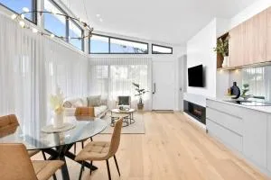 Iluka on the Avenue- 2 bedroom, 2 bathroom. New! 150m to shops - Wallington