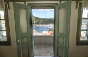 Castle81homes Green Villa